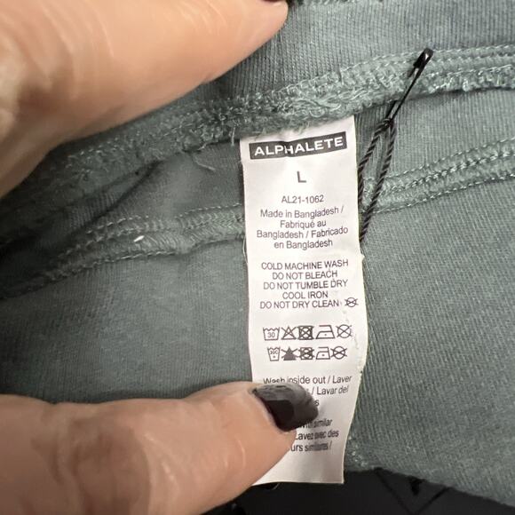 Alphalete Womens Essential Core Shorts Concrete Mid Rise Size Large NWT - Picture 9 of 10